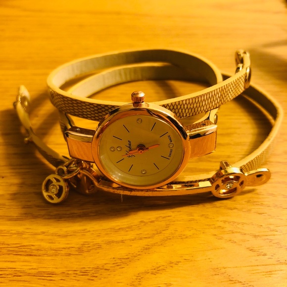 Bracelet style watch - Picture 2 of 4